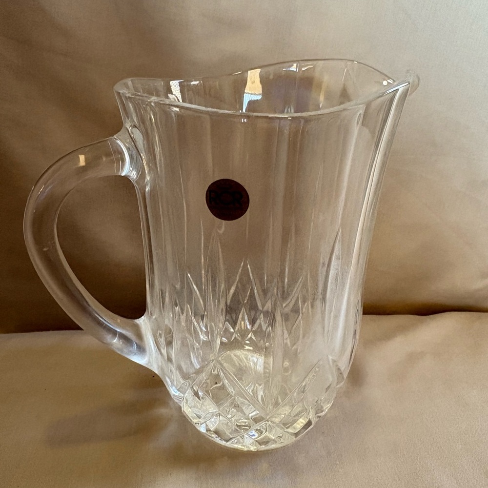 Serveware Pitcher with Textured Base and Scalloped Rim
